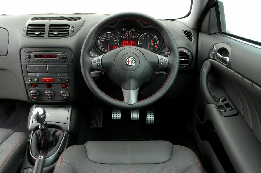 Торпедо Alfa Romeo GT Q2 (937C) 2008 года  (ZA) (фото 8 из 31)